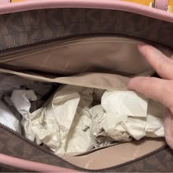 Michael Kors Jet Set Signature Tote โ Brown & Pink Trim โ Excellent Condition - Picture 3 of 5